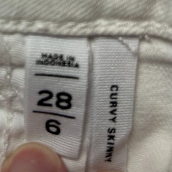 LOFT | White Jeans Curvy Skinny Jeans with Frayed Ankles - Picture 7 of 10